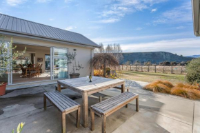 Tranquil on Ribbonwood - Wanaka Holiday Home